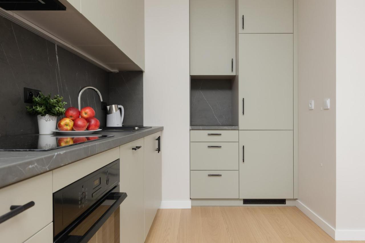 Wola Spacious Flat With Air Conditioning & Balcony By Noclegi Renters Varşovia Exterior foto